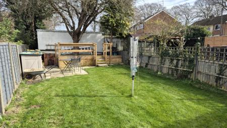 2 bedroom Maisonette to let in Oakwell Close, Dunstable, LU6