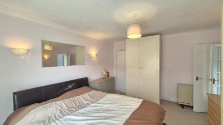 2 bedroom Maisonette to let in Oakwell Close, Dunstable, LU6