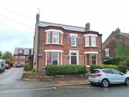 2 bedroom Flat to let in West Street, Dunstable, LU6