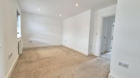 1 bedroom Flat to let in Maidenbower Avenue, Dunstable, LU6