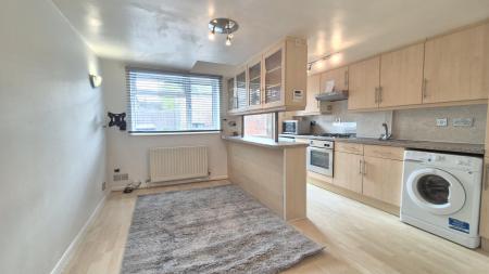 1 bedroom Maisonette to let in High Street North, Dunstable, LU6