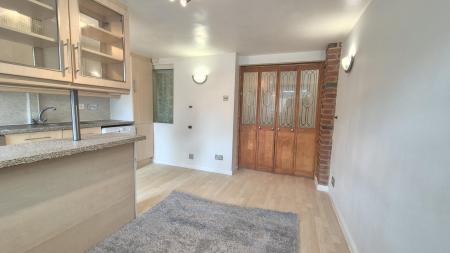 1 bedroom Maisonette to let in High Street North, Dunstable, LU6