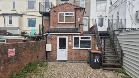 1 bedroom Maisonette to let in High Street North, Dunstable, LU6
