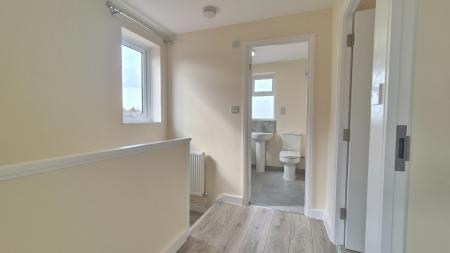 4 bedroom Semi-detached house to let in Gorham Way, Dunstable, LU5