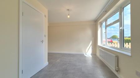 4 bedroom Semi-detached house to let in Gorham Way, Dunstable, LU5