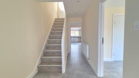 4 bedroom Semi-detached house to let in Gorham Way, Dunstable, LU5