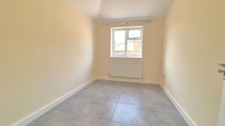 4 bedroom Semi-detached house to let in Gorham Way, Dunstable, LU5