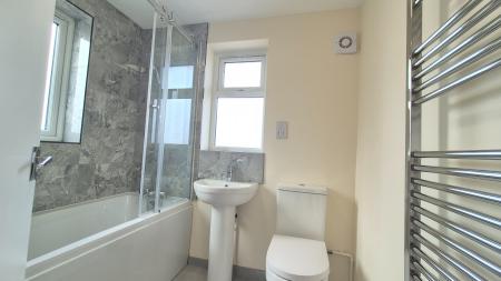 4 bedroom Semi-detached house to let in Gorham Way, Dunstable, LU5