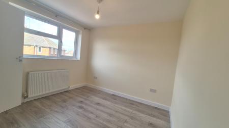 4 bedroom Semi-detached house to let in Gorham Way, Dunstable, LU5