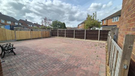 4 bedroom Semi-detached house to let in Gorham Way, Dunstable, LU5