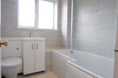 2 bedroom Terraced House to let in Tennyson Avenue, Houghton Regis, LU5