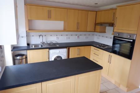 2 bedroom Terraced House to let in Tennyson Avenue, Houghton Regis, LU5