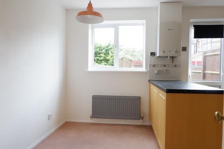 2 bedroom Terraced House to let in Tennyson Avenue, Houghton Regis, LU5