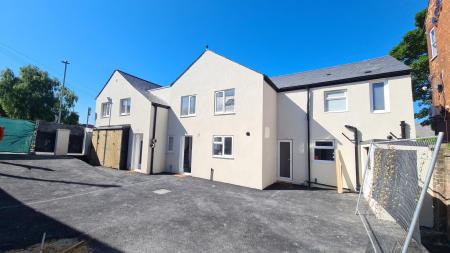 2 bedroom Apartment to let in High Street South, Dunstable, LU6
