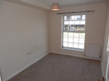 2 bedroom Flat to let in Church Street, Dunstable, LU5