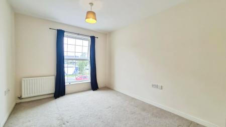 2 bedroom Flat to let in Church Street, Dunstable, LU5