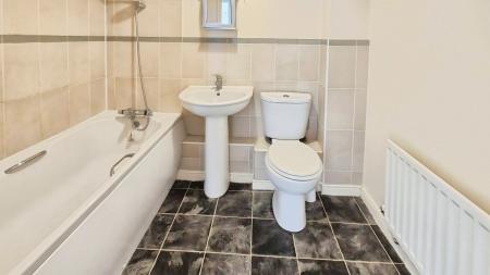 2 bedroom Flat to let in Church Street, Dunstable, LU5