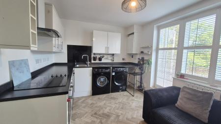 1 bedroom Flat to let in Viceroy Court