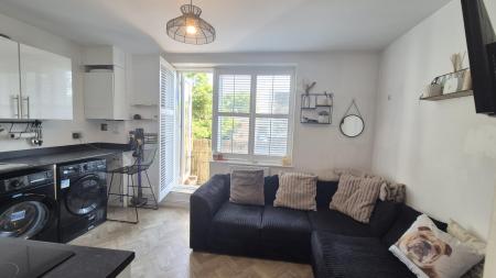 1 bedroom Flat to let in Viceroy Court