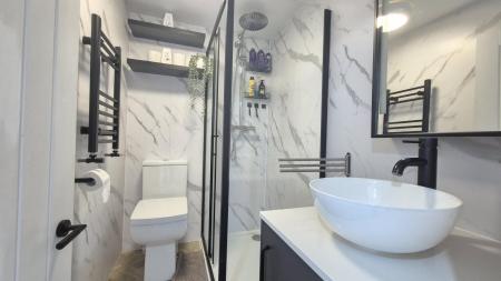 1 bedroom Flat to let in Viceroy Court