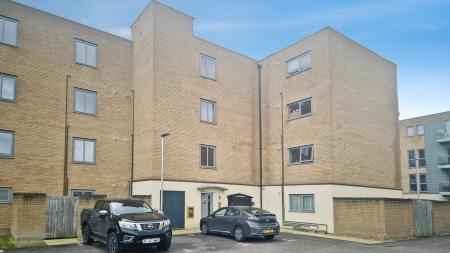2 bedroom Flat to let in College Drive, Dunstable, LU5