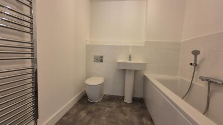 2 bedroom Flat to let in College Drive, Dunstable, LU5
