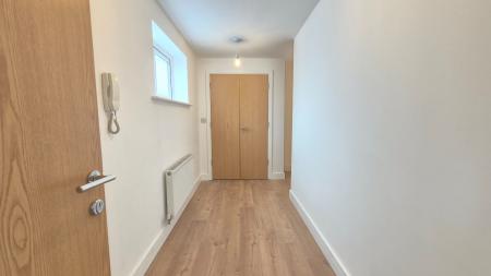 2 bedroom Flat to let in College Drive, Dunstable, LU5