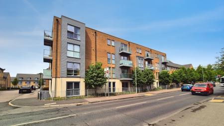 College Drive, Dunstable, LU5