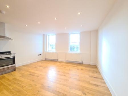 1 bedroom Flat to let in High Street South, Dunstable, LU6
