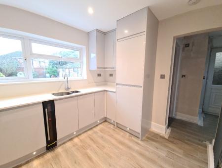 3 bedroom Semi-detached house to let in Walgrave Road, Dunstable, LU5