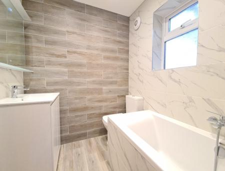 3 bedroom Semi-detached house to let in Walgrave Road, Dunstable, LU5