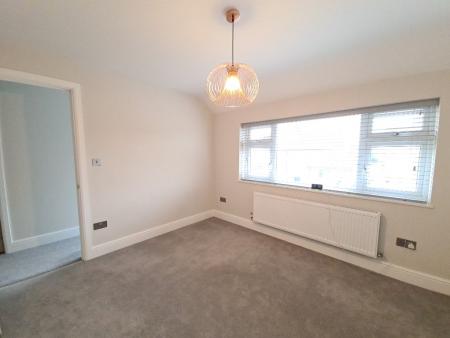 3 bedroom Semi-detached house to let in Walgrave Road, Dunstable, LU5