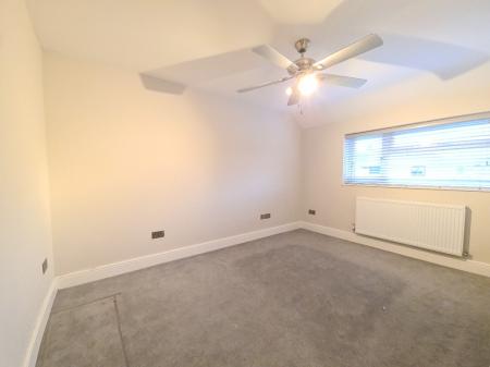 3 bedroom Semi-detached house to let in Walgrave Road, Dunstable, LU5