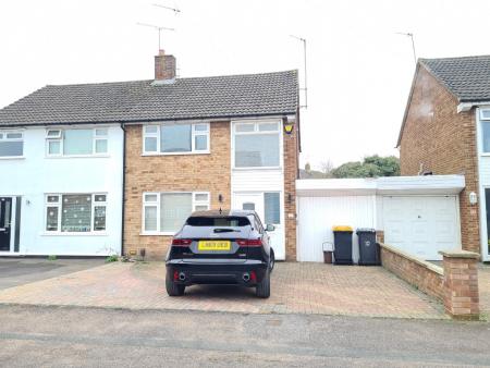 3 bedroom Semi-detached house to let in Walgrave Road, Dunstable, LU5