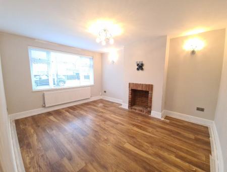 3 bedroom Semi-detached house to let in Walgrave Road, Dunstable, LU5