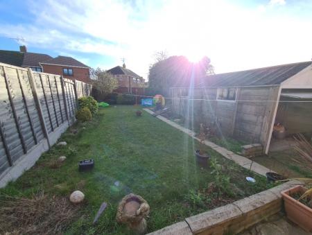 3 bedroom Semi-detached house to let in Walgrave Road, Dunstable, LU5