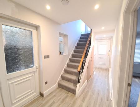 3 bedroom Semi-detached house to let in Walgrave Road, Dunstable, LU5