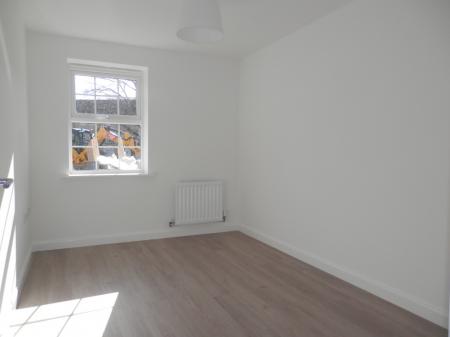 2 bedroom Flat to let in Limestone Grove, Houghton Regis, LU5