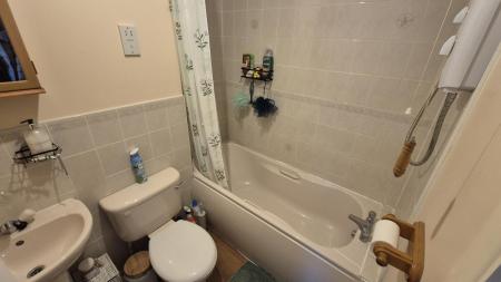 1 bedroom Flat to let in Falcon Close, Dunstable, LU6