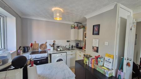 1 bedroom Flat to let in Falcon Close, Dunstable, LU6
