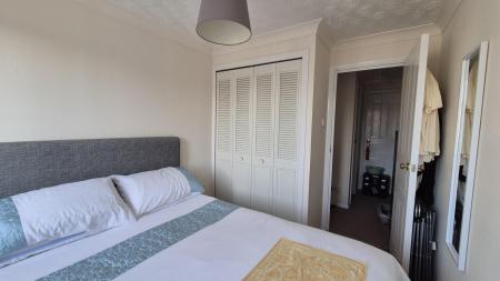 1 bedroom Flat to let in Falcon Close, Dunstable, LU6