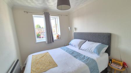 1 bedroom Flat to let in Falcon Close, Dunstable, LU6