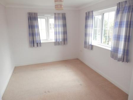 2 bedroom Flat to let in Luton Road, Dunstable, LU5