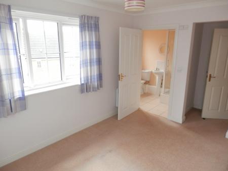 2 bedroom Flat to let in Luton Road, Dunstable, LU5