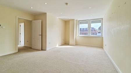 2 bedroom Flat to let in Thames House Dunstable