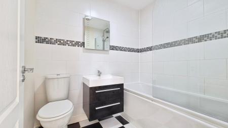 2 bedroom Flat to let in Thames House Dunstable