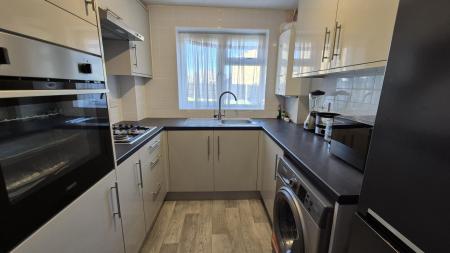 2 bedroom Semi-detached house to let in Manor Park, Houghton Regis, LU5