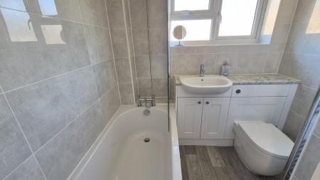 2 bedroom Semi-detached house to let in Manor Park, Houghton Regis, LU5