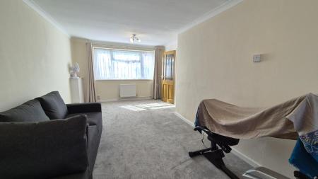 2 bedroom Semi-detached house to let in Manor Park, Houghton Regis, LU5