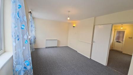 3 bedroom Flat to let in Katherine Drive, Dunstable, LU5